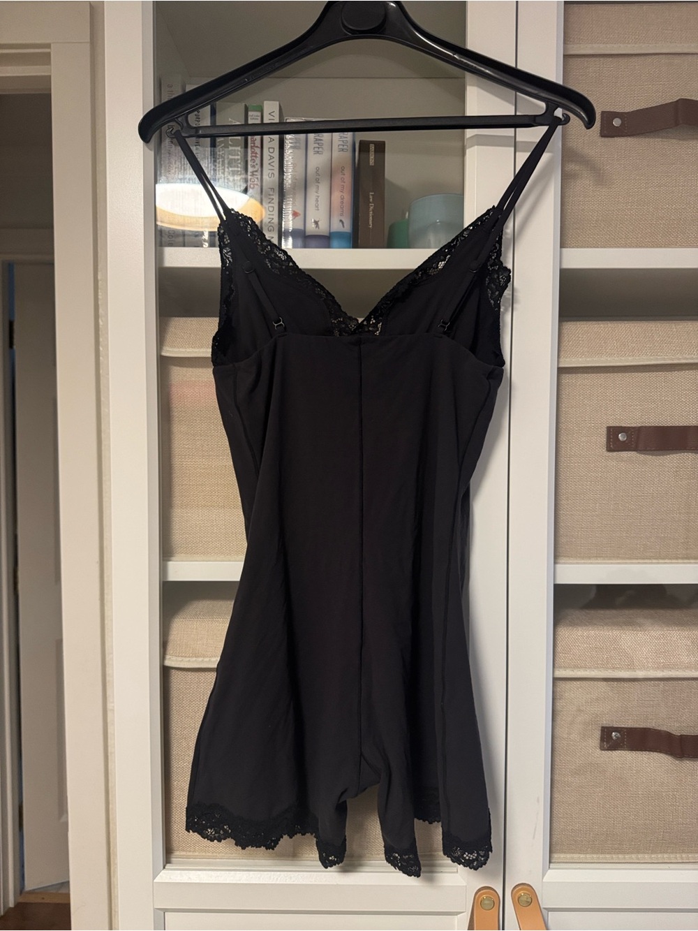 SKIMS Fits Everybody Lace Triangle Romper Onesie - Picture 6 of 7
